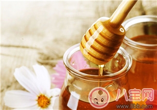 蜂蜜敷臉什么效果 蜂蜜水如何美容養顏