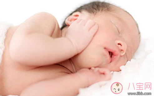 新生兒嗓子呼嚕呼嚕的怎么回事 新生兒嗓子老是呼嚕正常嗎