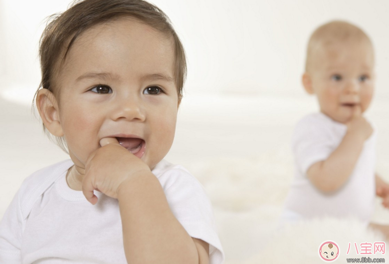 2歲寶寶害羞靦腆怎么辦 孩子害羞怕生怎樣引導