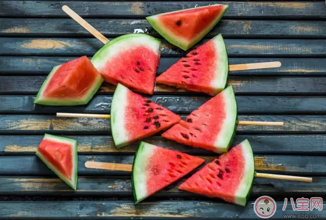 一歲左右的孩子哪些水果不能吃 一歲寶寶吃水果注意事項