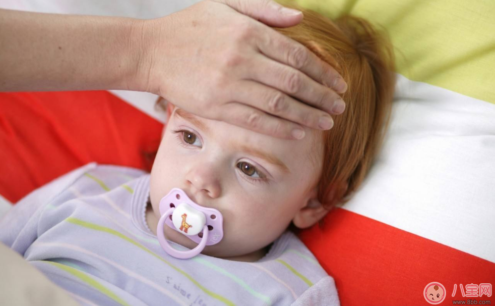 夜里寶寶發(fā)燒了好心疼的心情說說 晚上寶寶發(fā)燒難受的心情