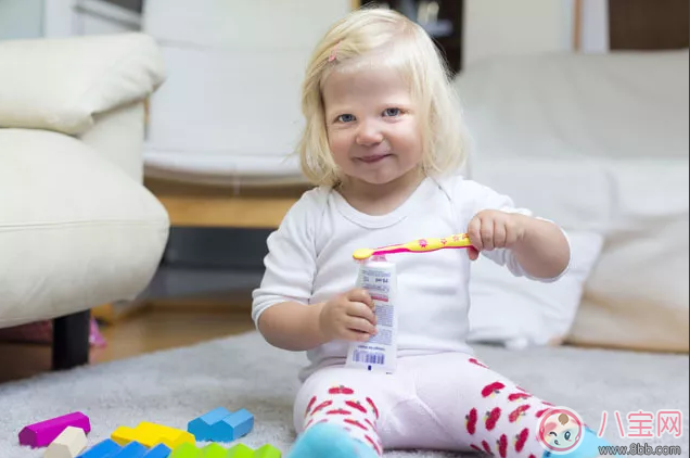 孩子喜歡咬指甲是代表什么 怎么改變孩子咬指甲的習(xí)慣