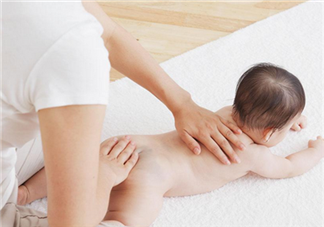 寶寶積食腹脹怎么辦 寶寶積食腹脹推拿手法詳解