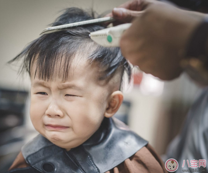 給孩子剪頭發有什么方法 孩子不配合剪頭發怎么辦 給孩子剪頭發有什么方法 孩子不配合剪頭發怎么辦