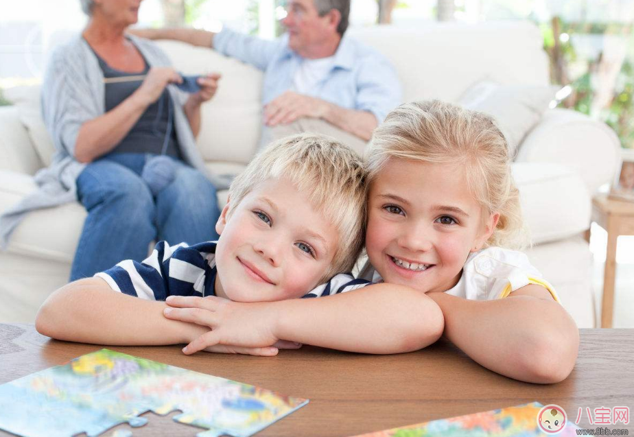 和寶寶一起拼圖的心情感想 跟孩子一起玩拼圖的句子說說