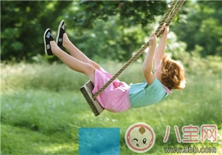 孩子蕩秋千心情短語 描寫孩子蕩秋千的唯美句子