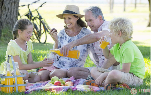 帶孩子在戶外野炊燒烤的心情句子 和家人去野炊燒烤的說說朋友圈