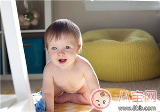 小寶寶一般什么時候會爬 如何幫助嬰兒爬行