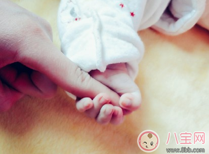 寶寶一百天怎樣發朋友圈  寶寶百日曬圖心情說說感慨