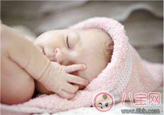 孩子張嘴睡覺怎么回事 寶寶張嘴睡有可能是過于肥胖