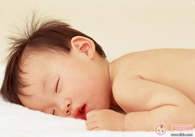 孩子張嘴睡覺怎么回事 寶寶張嘴睡有可能是過于肥胖
