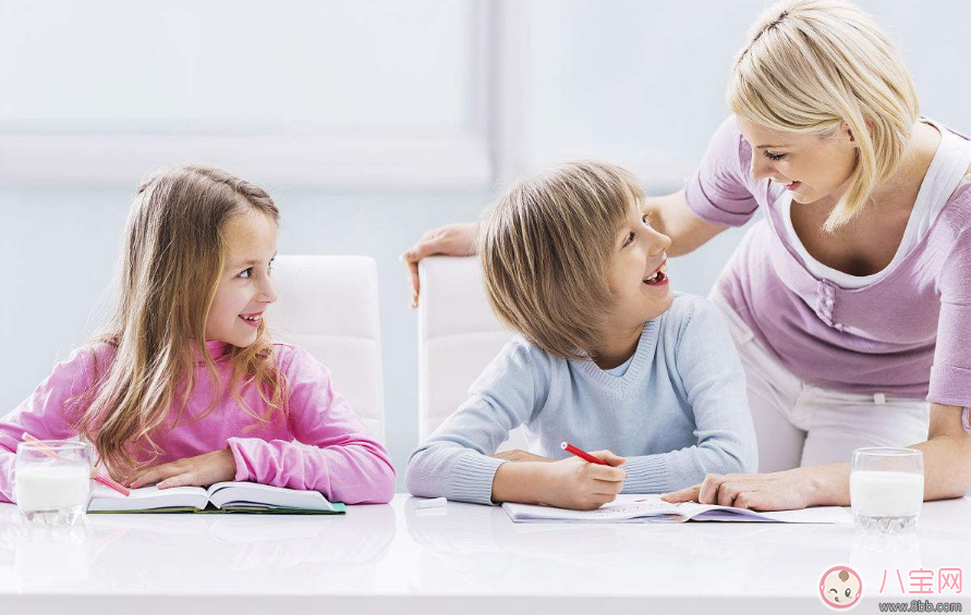 照顧兩個孩子正能量心情說說 帶兩個孩子勵志短語句子