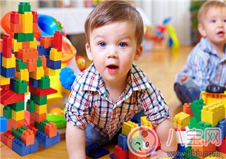 為什么小花妹妹崇拜鄧超玩樂高 樂高適合幾歲孩子玩