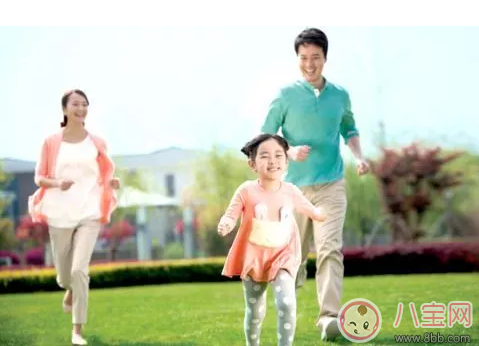 一個人怎么帶二胎寶寶 家里有兩個孩子應(yīng)該怎么帶