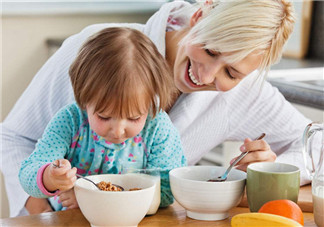 給孩子做愛心早餐的心情短語 分享給孩子做的愛心早餐的句子說說