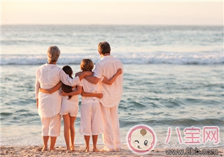 望著背影孩子轉眼長大的心情說說 看著孩子小小的背影長大的感慨句子