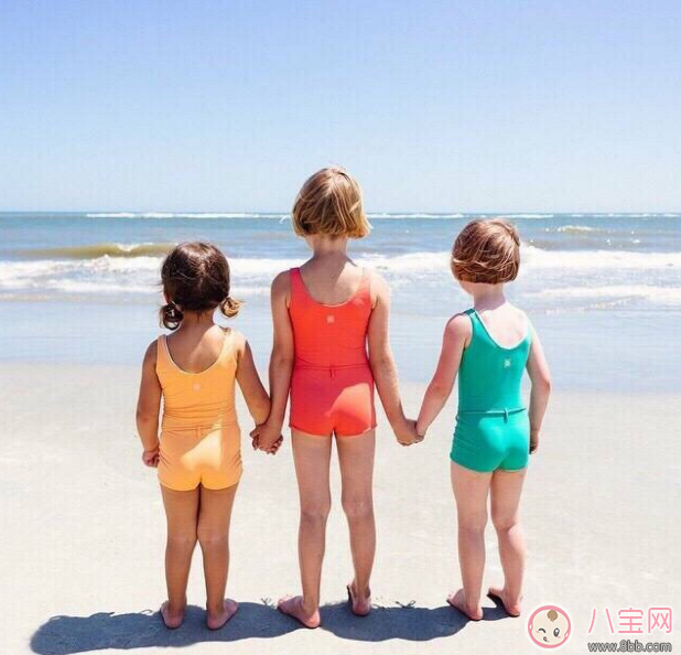 望著背影孩子轉眼長大的心情說說 看著孩子小小的背影長大的感慨句子