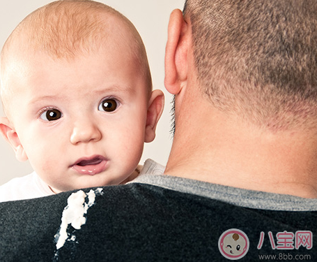 溢奶和吐奶有什么區別 怎樣判斷寶寶是吐奶還是溢奶 溢奶和吐奶有什么區別 怎樣判斷寶寶是吐奶還是溢奶