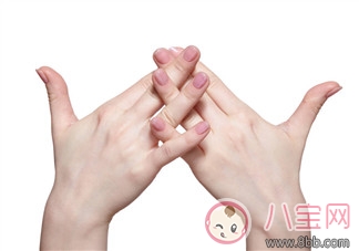 指甲泛黃如何治療 造成指甲發(fā)黃的原因是什么 指甲泛黃如何治療 造成指甲發(fā)黃的原因是什么