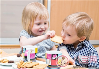 適合寶寶吃的小餅干有哪些牌子 什么餅干寶寶不能吃
