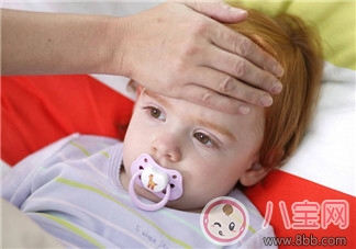 嬰兒發(fā)燒如何退燒 寶寶哪些癥狀應(yīng)及時(shí)送醫(yī)院