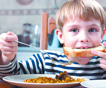 孩子吃飯總是坐不住怎么辦 怎樣讓寶寶乖乖吃飯