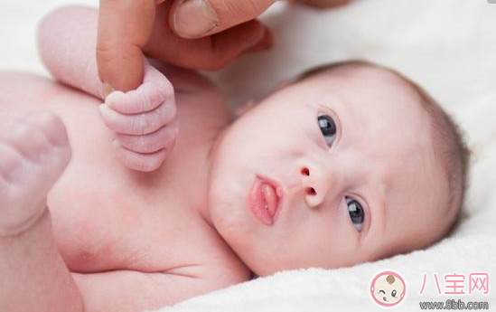 1個(gè)月寶寶需要補(bǔ)鈣嗎 1個(gè)月寶寶缺鈣的表現(xiàn)