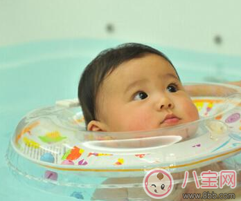 新生兒游泳好不好 新生兒學(xué)游泳有哪些好處