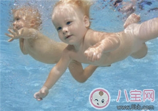 新生兒游泳好不好 新生兒學(xué)游泳有哪些好處