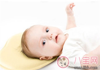 新生兒要不要睡枕頭 嬰兒什么時候用枕頭好