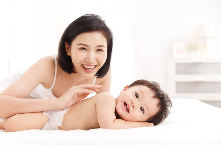 孩子三歲前跟誰睡比較好 孩子跟媽媽睡有哪些好處