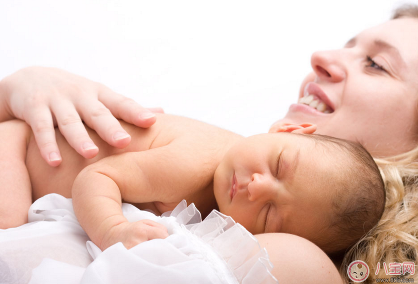 3個月寶寶是抱好還是躺著好 寶寶應該多抱抱還是多躺躺