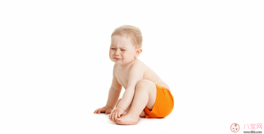 幾歲開始訓練寶寶大小便 如何帶寶寶練習坐盆上廁所 幾歲開始訓練寶寶大小便 如何帶寶寶練習坐盆上廁所