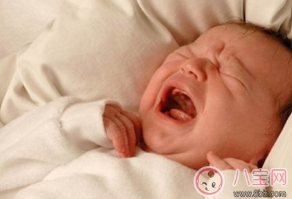 寶寶夜里總醒怎么回事 為什么寶寶夜里老是頻繁醒來 寶寶夜里總醒怎么回事 為什么寶寶夜里老是頻繁醒來