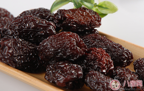 孕婦可以吃黑棗嗎 黑棗能不能直接生吃呢 孕婦可以吃黑棗嗎 黑棗能不能直接生吃呢