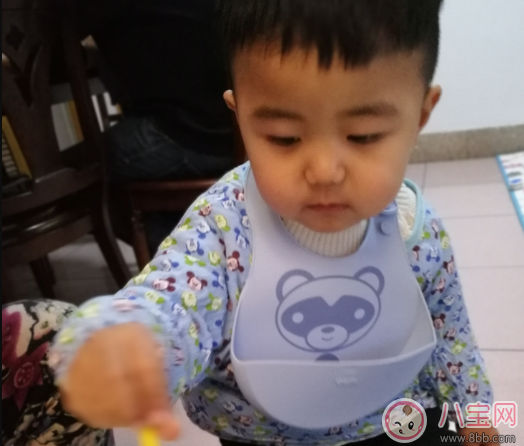 zolitt寶寶圍兜怎么樣 zolitt硅膠飯兜使用測評