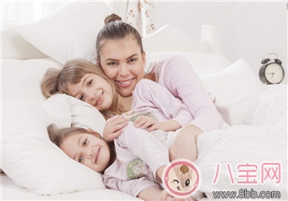 孩子早上起床太早好嗎 早起對(duì)孩子身體有什么好處 孩子早上起床太早好嗎 早起對(duì)孩子身體有什么好處