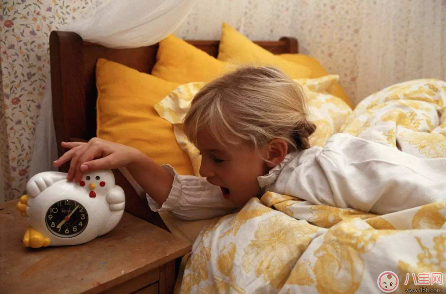 孩子早上起床太早好嗎 早起對(duì)孩子身體有什么好處 孩子早上起床太早好嗎 早起對(duì)孩子身體有什么好處