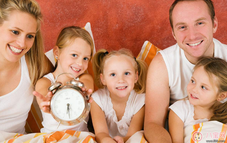 孩子早上起床太早好嗎 早起對(duì)孩子身體有什么好處 孩子早上起床太早好嗎 早起對(duì)孩子身體有什么好處