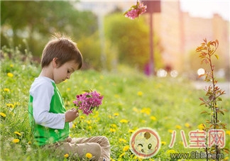 氣溫忽高忽低如何給寶寶穿衣服 春天氣溫偏差嬰兒的著裝怎樣變化 氣溫忽高忽低如何給寶寶穿衣服 春天氣溫偏差嬰兒的著裝怎樣變化