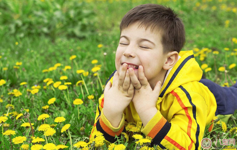 氣溫忽高忽低如何給寶寶穿衣服 春天氣溫偏差嬰兒的著裝怎樣變化 氣溫忽高忽低如何給寶寶穿衣服 春天氣溫偏差嬰兒的著裝怎樣變化