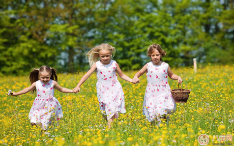 氣溫忽高忽低如何給寶寶穿衣服 春天氣溫偏差嬰兒的著裝怎樣變化 氣溫忽高忽低如何給寶寶穿衣服 春天氣溫偏差嬰兒的著裝怎樣變化