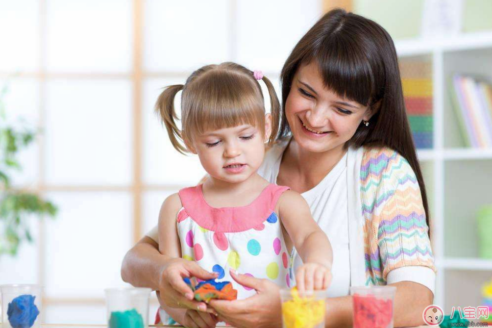 氣溫忽高忽低如何給寶寶穿衣服 春天氣溫偏差嬰兒的著裝怎樣變化 氣溫忽高忽低如何給寶寶穿衣服 春天氣溫偏差嬰兒的著裝怎樣變化