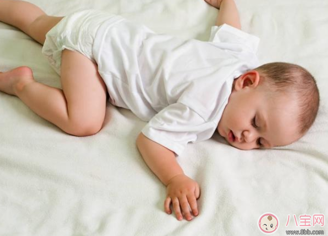 初生兒睡覺老哼哼唧唧怎么回事 寶寶睡覺哼哼唧唧扭來扭去怎么辦