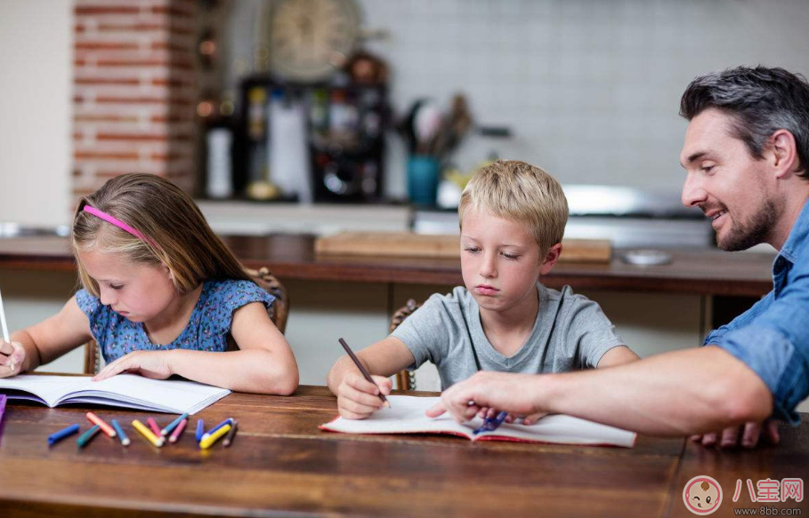 孩子小學(xué)不愛寫作業(yè)怎么辦 如何讓孩子主動寫作業(yè)