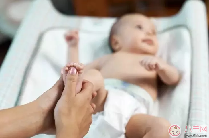 孩子頭總往后仰是腦癱的前奏嗎 孩子喜歡握拳是原因解答