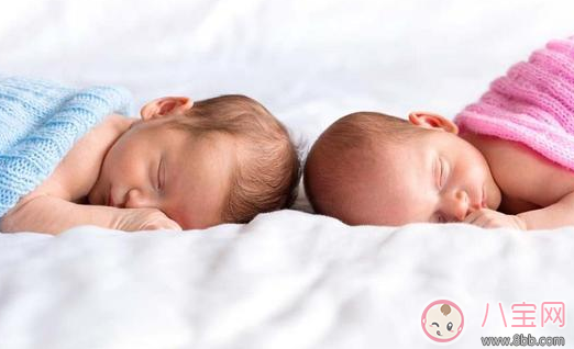 為什么嬰兒喜歡趴著睡 嬰兒趴著睡覺好不好 為什么嬰兒喜歡趴著睡 嬰兒趴著睡覺好不好