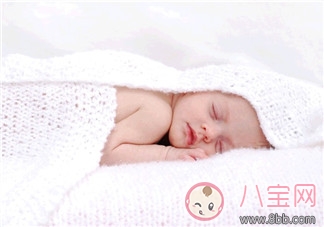 寶寶趴著睡覺要糾正嗎 寶寶趴著睡覺的利弊