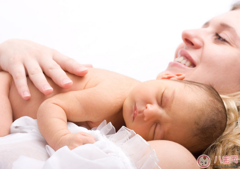 新生兒老是抱著好不好 新生兒經常抱著的危害