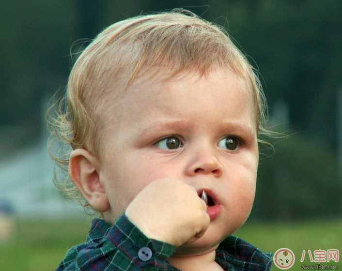 孩子當(dāng)眾鬧脾氣怎么辦 怎么應(yīng)對喜歡耍賴皮的小孩 孩子當(dāng)眾鬧脾氣怎么辦 怎么應(yīng)對喜歡耍賴皮的小孩